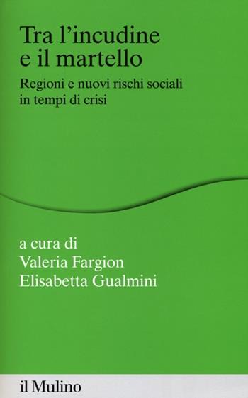 Tra l'incudine e il martello. Regioni e nuovi rischi sociali in tempo di crisi  - Libro Il Mulino 2013, Percorsi | Libraccio.it