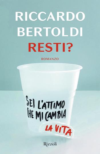 Resti? - Riccardo Bertoldi - Libro Rizzoli 2019, Rizzoli narrativa | Libraccio.it