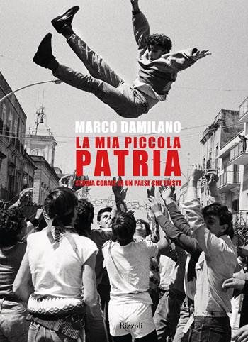 La mia piccola patria. Storia corale di un paese che esiste - Marco Damilano - Libro Rizzoli 2023, Saggi italiani | Libraccio.it