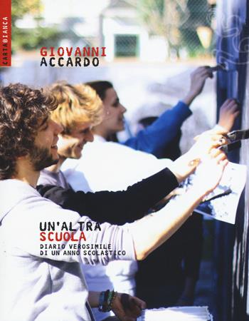 Un'altra scuola. Diario verosimile di un anno scolastico - Giovanni Accardo - Libro Futura Editrice 2015, Carta bianca | Libraccio.it
