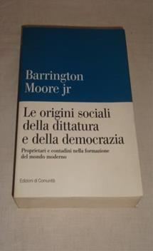 Le origini sociali della dittatura e della democrazia. Proprietari e contadini nella formazione del mondo moderno - Barrington jr. Moore - Libro Einaudi 1998, Edizioni di Comunità | Libraccio.it
