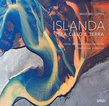 Islanda. Tra cielo e terra. Ediz. illustrata - Massimo Lupidi, Sigurbjörg Thrastardottir - Libro Sassi 2024 | Libraccio.it