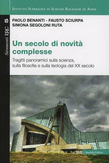 Un secolo di novità complesse. Tragitti panoramici sulla scienza, sulla filosofia e sulla teologia del XX secolo - Paolo Benanti, Fausto Sciurpa, Simona Segoloni Ruta - Libro Cittadella 2013, Convivium assisiense. Strumenti IRC | Libraccio.it