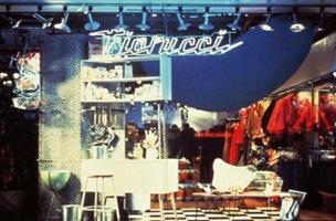 From Fiorucci to the Guerilla Stores. Ediz. illustrata - Claudio Marenco Mores - Libro Marsilio 2006, Mode | Libraccio.it
