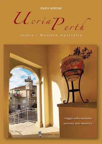 Ucria-Perth. Italia-Western Australia. Viaggio nella memoria-Journey into memory. Ediz. bilingue - Enzo Astone - Libro Di Nicolò Edizioni 2021 | Libraccio.it