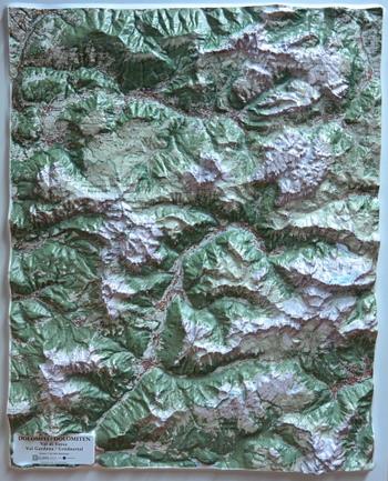 Dolomiti. Val di Fassa e Val Gardena 1:50.000 (carta in rilievo senza cornice) - Global Map S.r.l. - Libro Global Map 2020 | Libraccio.it