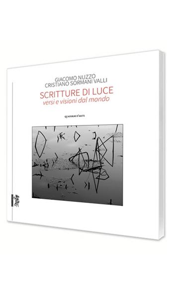 Scritture di luce. Versi e visioni dal mondo - Giacomo Nuzzo, Cristiano Sormani Valli - Libro Eretica 2024 | Libraccio.it