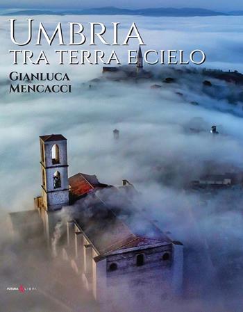 Umbria tra terra e cielo. Ediz. italiana e inglese - Gianluca Mencacci - Libro Futura Libri 2025 | Libraccio.it