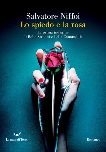 Lo spiedo e la rosa. La prima indagine di Bobo Sirboni e Lella Camandula - Salvatore Niffoi - Libro La nave di Teseo 2026, Oceani | Libraccio.it