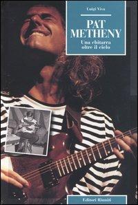 Pat Metheny. Una chitarra oltre il cielo - Luigi Viva - Libro Editori Riuniti 2003, Momenti rock | Libraccio.it