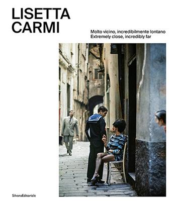 Lisetta Carmi. Molto vicino, incredibilmente lontano. Ediz. italiana e inglese - Ilaria Bonacossa, Giovanni Battista Martini, Paola Rosina - Libro Silvana 2024, Fotografia | Libraccio.it
