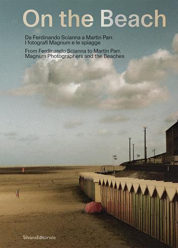 On the beach. Da Ferdinando Scianna a Martin Parr. I fotografi Magnum e le spiagge  - Libro Silvana 2025, Fotografia | Libraccio.it