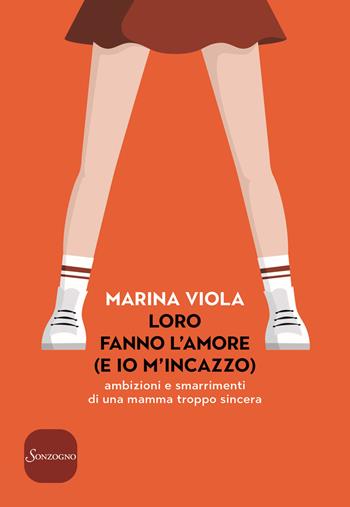 Loro fanno l'amore (e io m'incazzo). Ambizioni e smarrimenti di una mamma troppo sincera - Marina Viola - Libro Sonzogno 2020, Varia | Libraccio.it