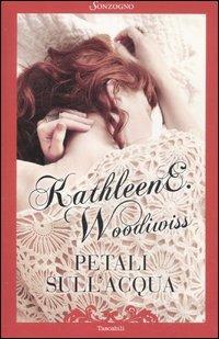 Petali sull'acqua. Un'avventura del cuore e dei sensi tra la verde Irlanda e lo sconfinato nuovo mondo - Kathleen E. Woodiwiss - Libro Sonzogno 2000, Bestseller | Libraccio.it