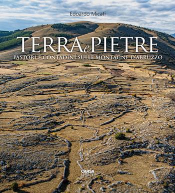 Terra e pietre. Pastori e contadini sulle montagne d'Abruzzo. Ediz. a colori - Edoardo Micati - Libro CARSA 2026, Heritage. Patrimoni | Libraccio.it