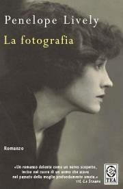 La fotografia - Penelope Lively - Libro TEA 2006, Teadue | Libraccio.it