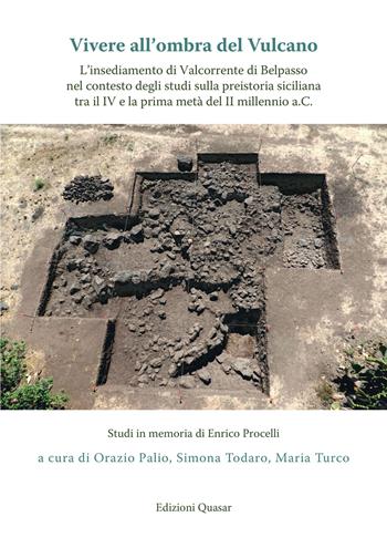 Vivere all'ombra del vulcano. L'insediamento di Valcorrente di Belpasso nel contesto degli studi sulla preistoria siciliana tra il IV e la prima metà del II millennio a.C.  - Libro Quasar 2020 | Libraccio.it