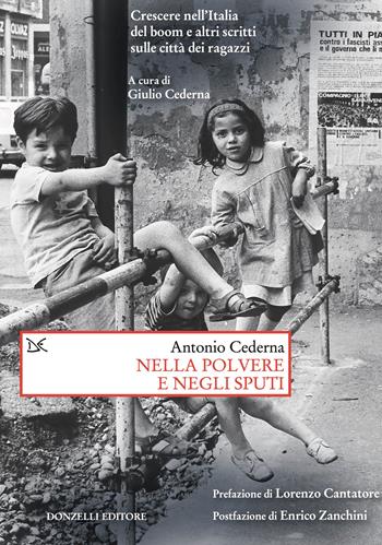 Nella polvere e negli sputi. Crescere nell'Italia del boom e altri scritti sulle città dei ragazzi  - Libro Donzelli 2026, Saggi. Storia e scienze sociali | Libraccio.it