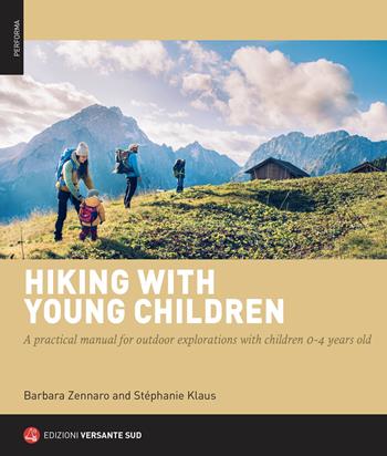 Hiking with young children. A practical manual for outdoor explorations with children 0-4 years old - Barbara Zennaro - Libro Versante Sud 2023, Performa | Libraccio.it