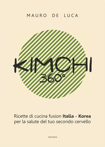 Kimchi 360°. Ricette di cucina fusion Italia-Korea per la salute del tuo secondo cervello. Ediz. italiana e inglese - Mauro De Luca - Libro Libritalia.net 2025 | Libraccio.it
