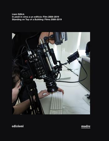 Liam Gillick. In piedi in cima a un edificio. Film 2008-2019-Standing on top of a building. Films 2008-2019. Ediz. illustrata  - Libro artem 2020, Arte contemporanea | Libraccio.it