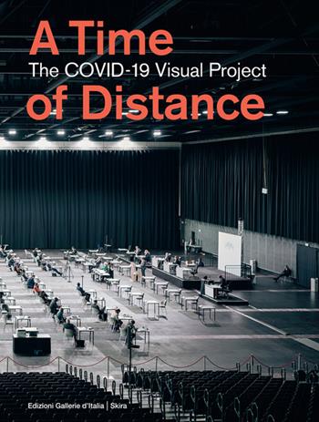A time of distance. The COVID-19 Visual Project. Ediz. illustrata  - Libro Skira 2022, Fotografia | Libraccio.it