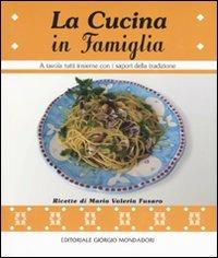 La cucina in famiglia. A tavola tutti insieme con i sapori della tradizione - M. Valeria Fusaro - Libro Editoriale Giorgio Mondadori 2009, I grandi libri illustrati | Libraccio.it