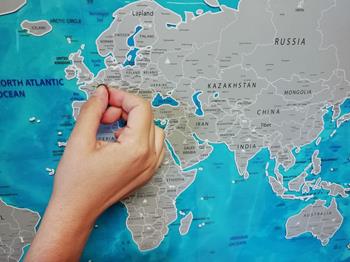 Mappa da grattare (scratch)  - Libro Imaginars 2017 | Libraccio.it