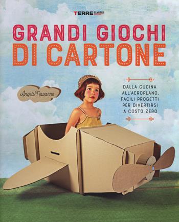 Grandi giochi di cartone. Dalla cucina all'aeroplano, facili progetti per divertirsi a costo zero. Con gadget - Àngels Navarro - Libro Terre di Mezzo 2017 | Libraccio.it