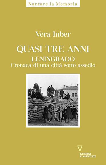 Quasi tre anni. Leningrado. Cronaca di una città sotto assedio - Vera Inber - Libro Guerini e Associati 2022, Narrare la memoria | Libraccio.it