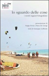 Lo sguardo delle cose. I nostri ragazzi fotografano. Ediz. illustrata  - Libro Poiesis (Alberobello) 2012, Amor Loci | Libraccio.it