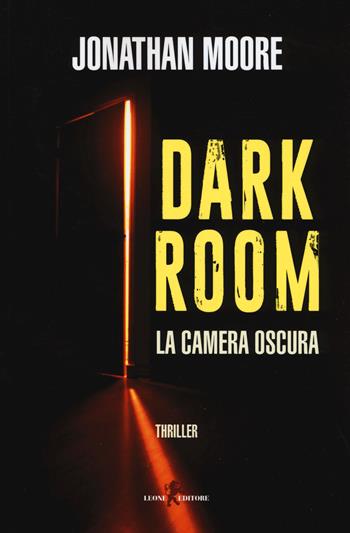 Dark room. La camera oscura - Jonathan Moore - Libro Leone 2017, Mistéria | Libraccio.it
