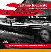 L' attimo fuggente - Alex Mezzenga - Libro Universitalia 2012, Corso di fotoreportage | Libraccio.it