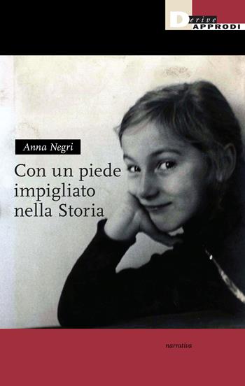 Con un piede impigliato nella storia - Anna Negri - Libro DeriveApprodi 2023, Narrativa | Libraccio.it
