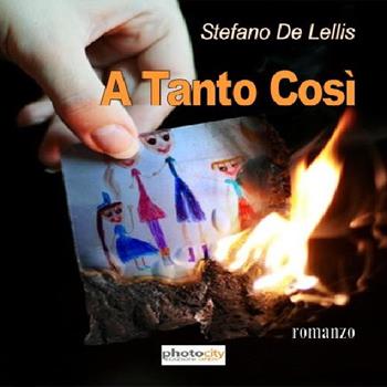 A tanto così. Il destino mescola le carte e noi giochiamo - Stefano De Lellis - Libro Photocity.it 2015 | Libraccio.it
