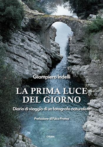 La prima luce del giorno. Diario di viaggio di un fotografo naturalista - Giampiero Indelli - Libro Orme Editori 2017 | Libraccio.it