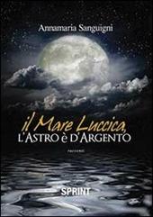 Il mare luccica, l'astro è d'argento