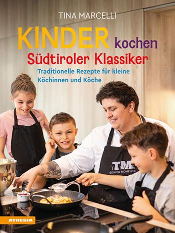 Kinder kochen Südtiroler Klassiker. Traditionelle Rezepte für kleine Köchinnen und Köche - Tina Marcelli - Libro Athesia 2025 | Libraccio.it