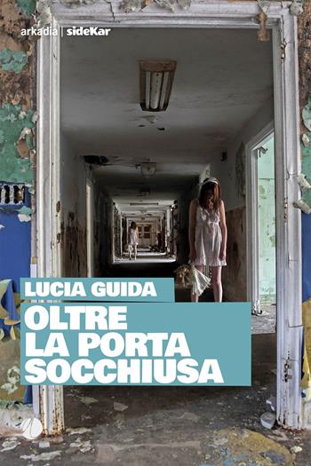 Oltre la porta socchiusa - Lucia Guida - Libro Arkadia 2024, Sidekar | Libraccio.it
