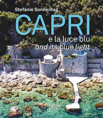 Capri e la luce blu. Ediz. inglese e italiana - Stefanie Sonnentag - Libro Rogiosi 2021 | Libraccio.it