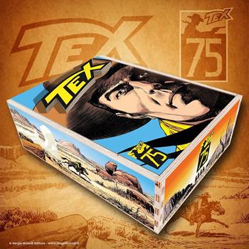 Tex 75. Box legno. Con shopper in tela, cartolina - Graziano Frediani, Mauro Boselli, Giorgio Giusfredi - Libro Sergio Bonelli Editore 2023 | Libraccio.it