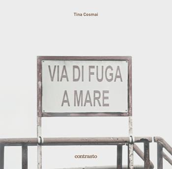 Via di fuga a mare. Ediz. a colori - Tina Cosmai - Libro Contrasto 2022 | Libraccio.it
