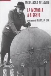 La memoria a rischio. Scritti e interventi - Michelangelo Notarianni - Libro Manifestolibri 2004, Tempo e democrazia | Libraccio.it