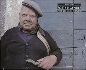Forte e gentile. Presenze e luoghi d'Abruzzo. Fotografie di M. Pacifico. Ediz. italiana e inglese  - Libro Alinari IDEA 2017, Città, territorio e fotografia | Libraccio.it