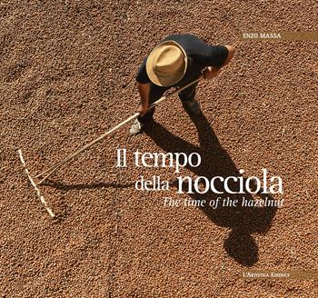 Il tempo della nocciola-The time of the hazelnut. Ediz. bilingue - Enzo Massa - Libro L'Artistica Editrice 2025, Imago mundi. Libri fotografici | Libraccio.it