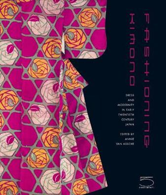 Fashioning kimono. Dress and modernity in early twentieth century Japan. Ediz. illustrata  - Libro 5 Continents Editions 2007 | Libraccio.it