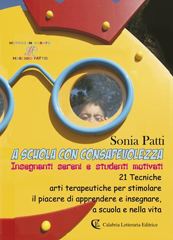 A scuola con consapevolezza. Insegnanti sereni e studenti motivati - Sonia Patti - Libro Calabria Letteraria 2023 | Libraccio.it