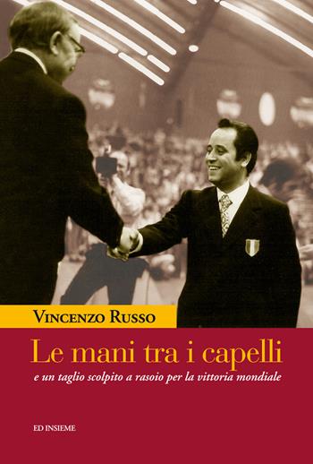 Le mani tra i capelli e un taglio scolpito a rasoio per la vittoria mondiale - Vincenzo Russo - Libro Ed Insieme 2018, Sentieri | Libraccio.it