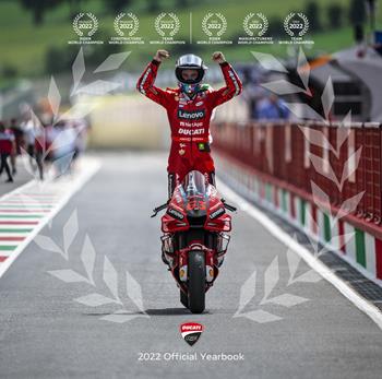Ducati. Il libro ufficiale Ducati corse 2022. Ediz. italiana e inglese  - Libro Artioli 2022 | Libraccio.it