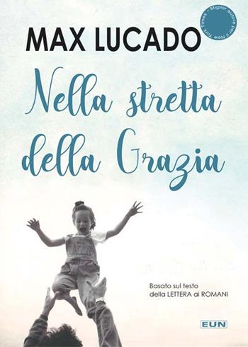 Nella stretta della Grazia. Basato sul testo della Lettera ai romani - Max Lucado - Libro Uomini Nuovi 2019 | Libraccio.it